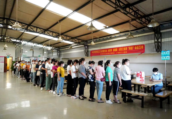 龍獅瓶蓋工會(huì)順利開(kāi)展女職工“兩癌”篩查活動(dòng)
